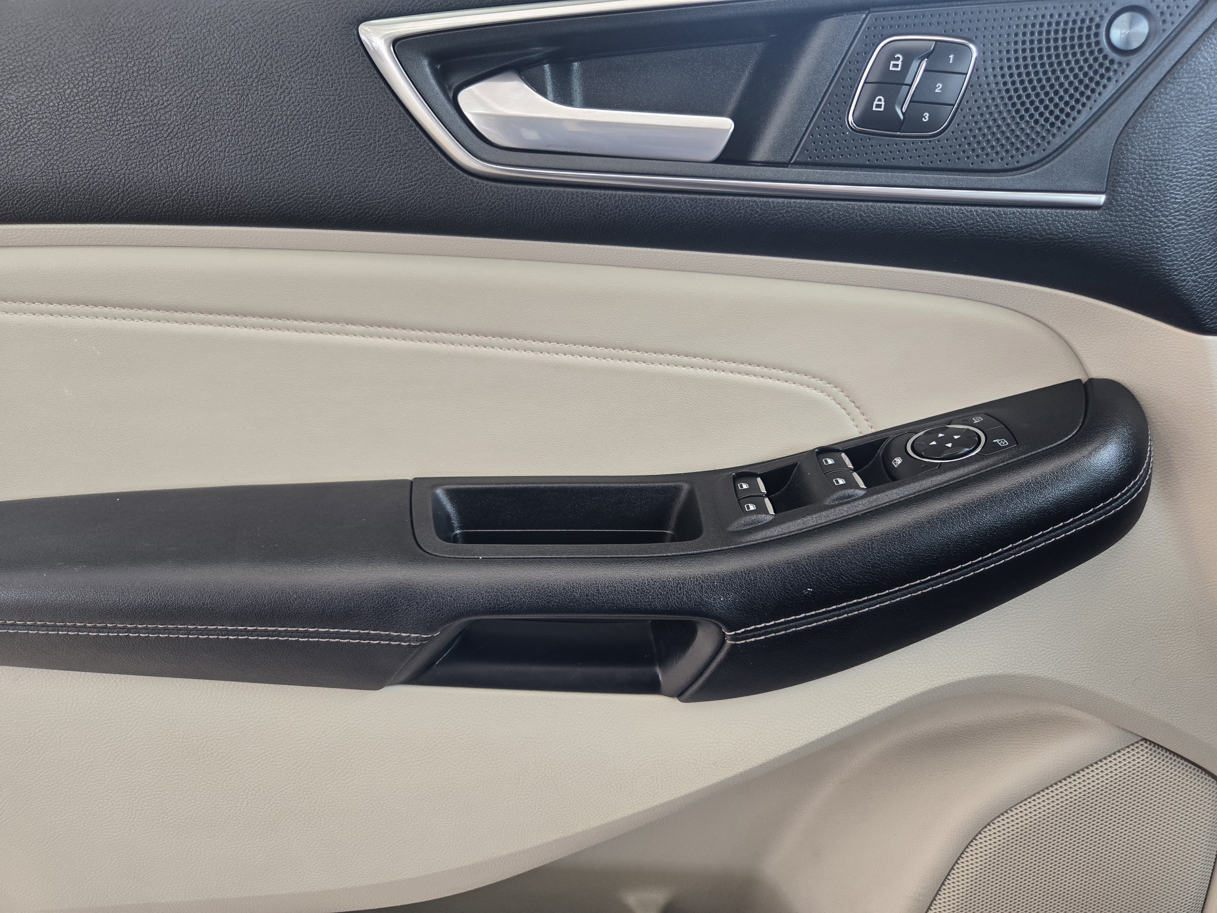 Certified 2022 Ford Edge Titanium AWD/4WD image 18