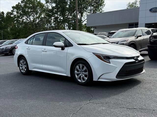 Used 2023 Toyota Corolla LE FWD image 2