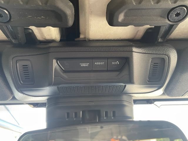 Used 2025 Jeep Gladiator Mojave w/ Convenience Group AWD/4WD image 38