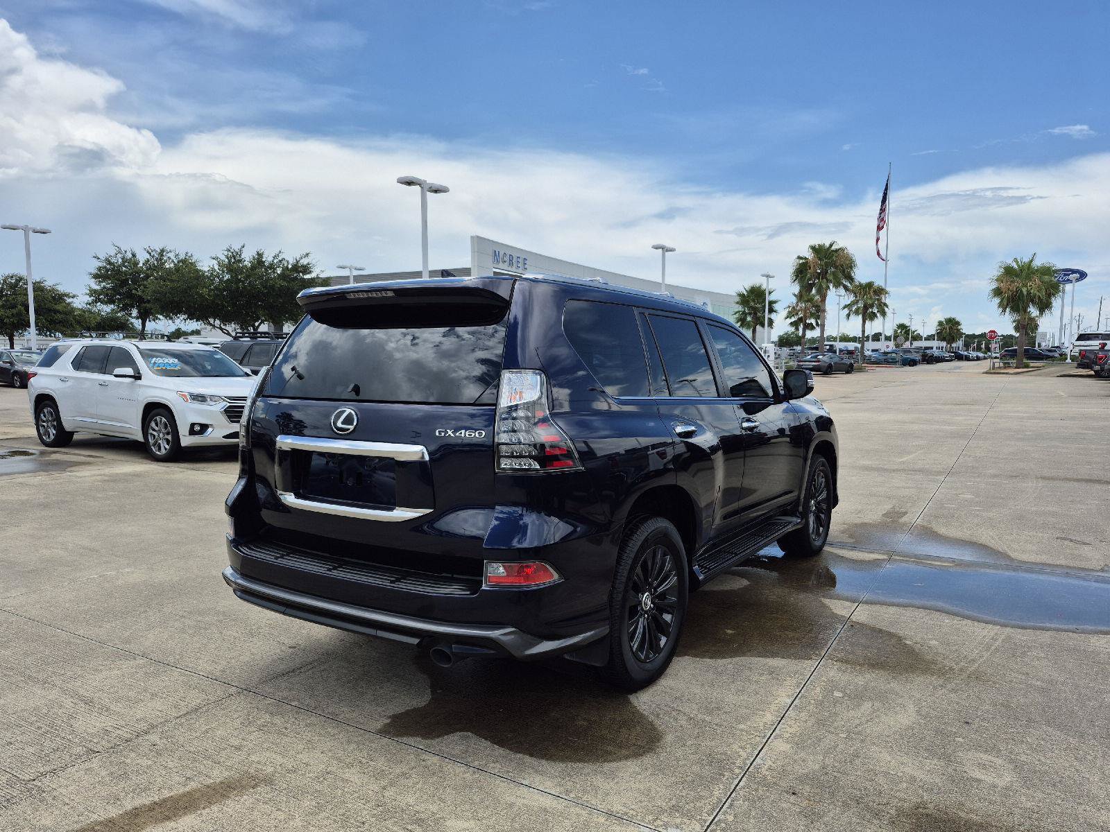 Used 2023 Lexus GX 460 Premium w/ Accessory Package AWD/4WD image 17