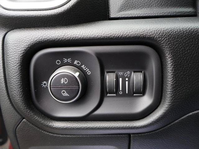 Used 2019 RAM 1500 Laramie AWD/4WD image 13