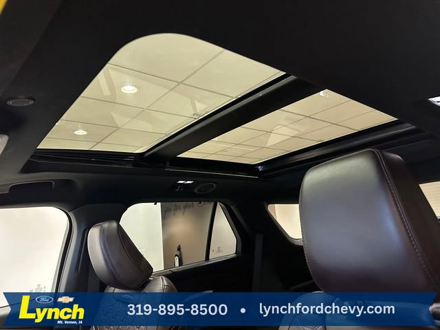 Certified 2025 Ford Explorer Platinum w/ LUX Leather Package AWD/4WD image 9