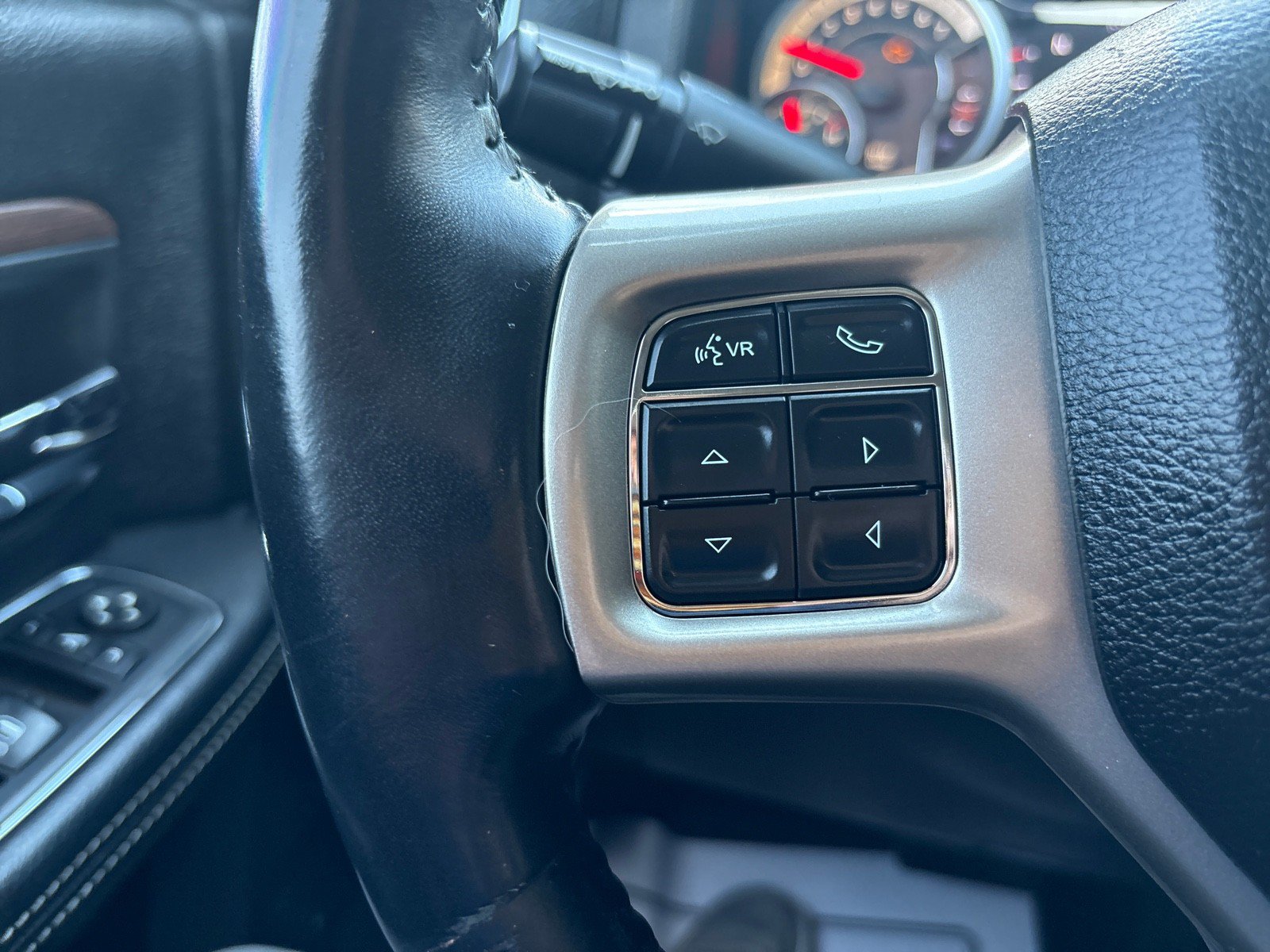 Used 2017 RAM 1500 Laramie w/ Convenience Group AWD/4WD image 17