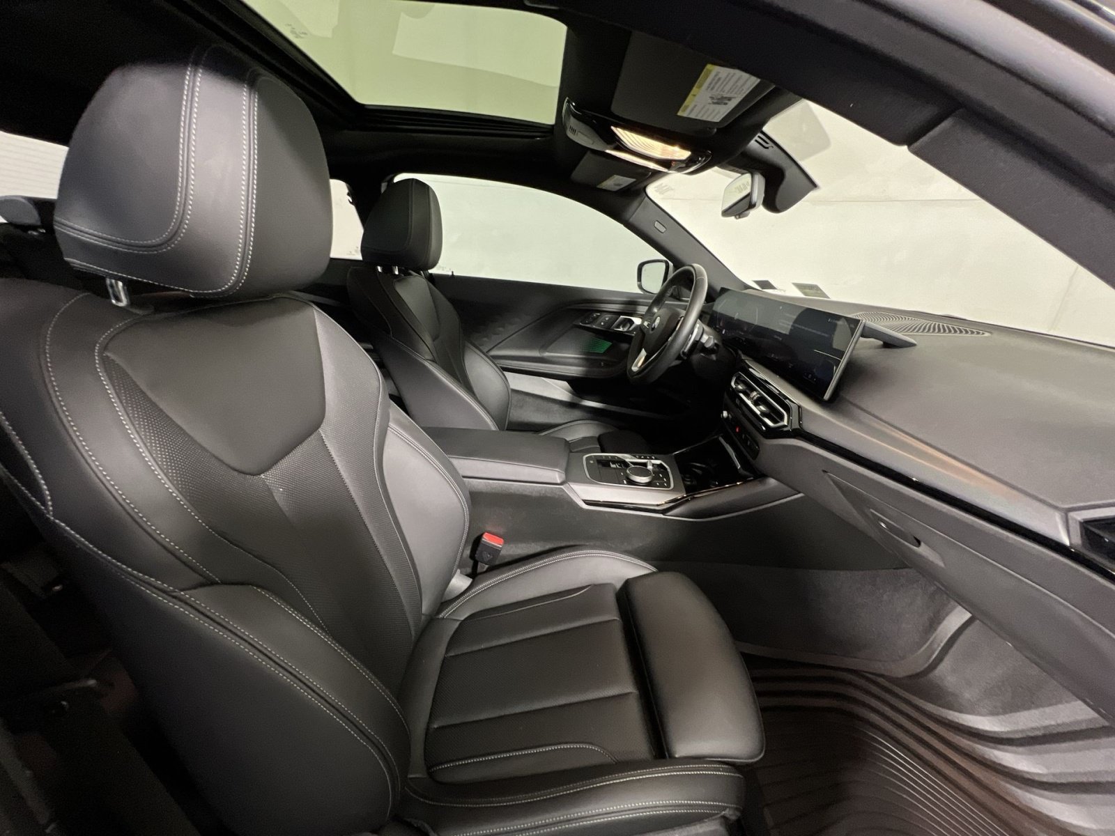Used 2024 BMW 230i Coupe w/ Convenience Package RWD image 27