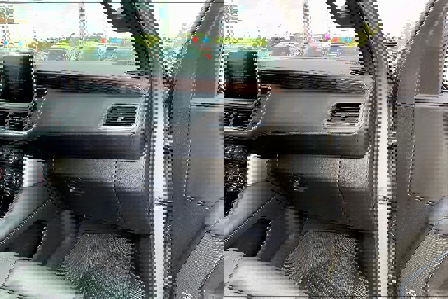 Used 2022 Chevrolet Tahoe Z71 w/ Z71 Off-Road Package image 18