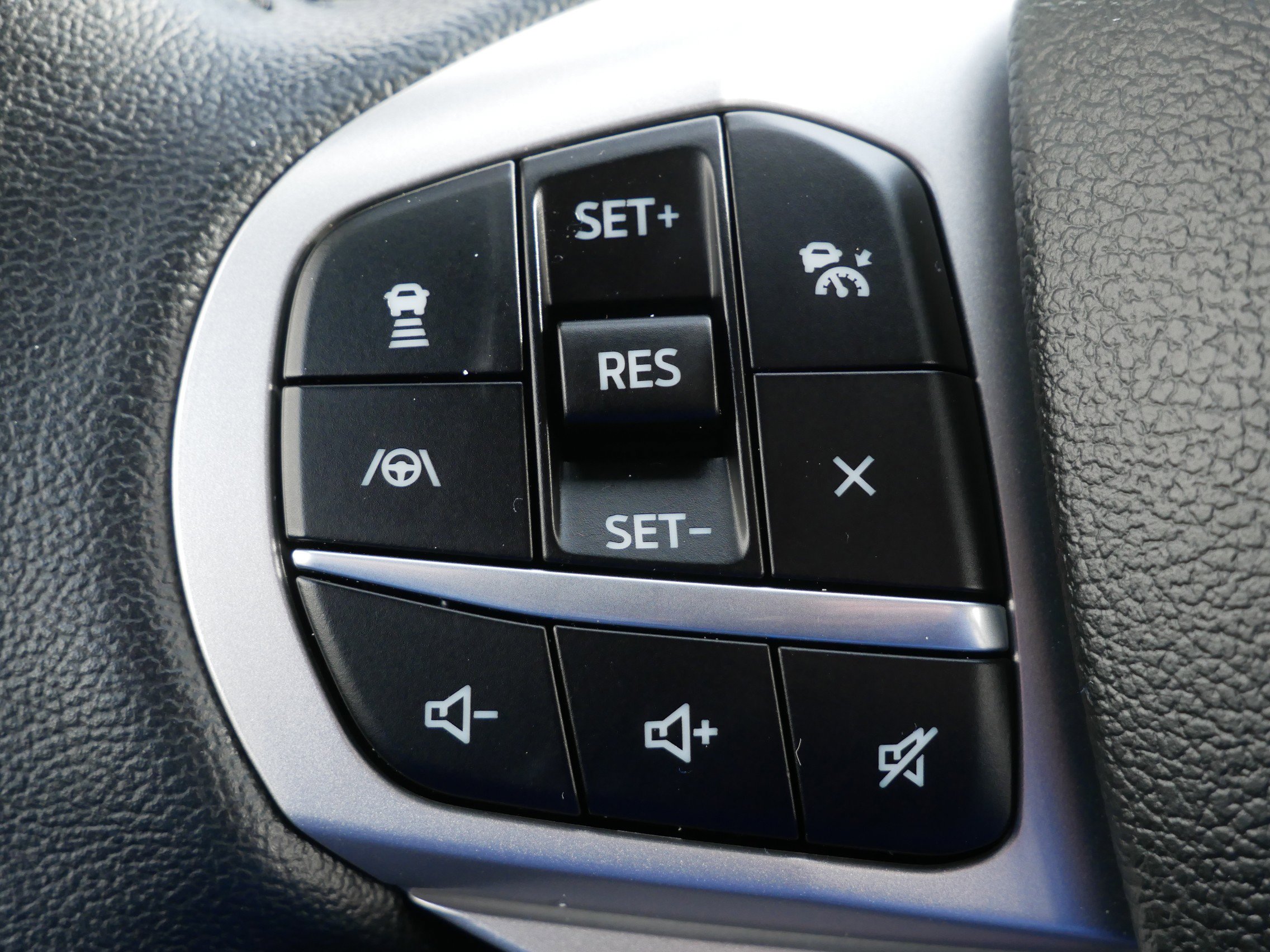 Certified 2022 Ford Explorer XLT w/ Equipment Group 202A image 17