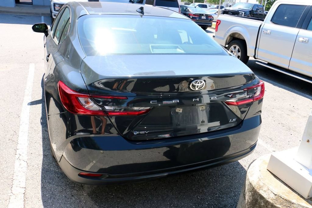 Used 2025 Toyota Camry LE FWD image 10
