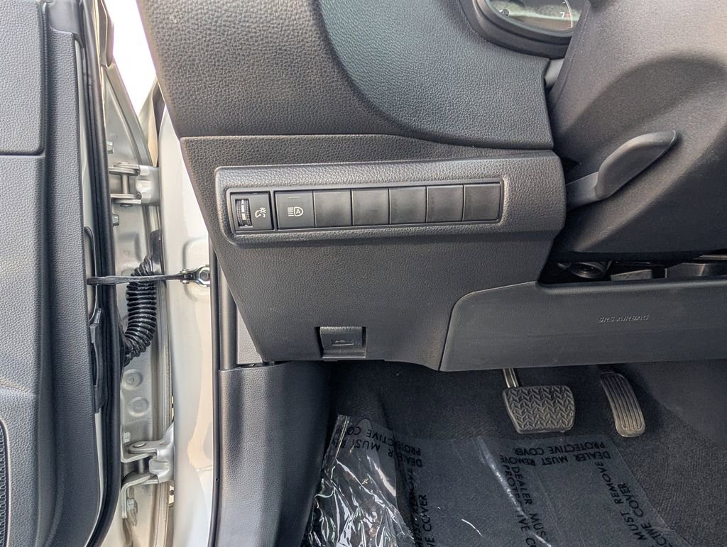 Used 2025 Toyota Corolla LE image 22
