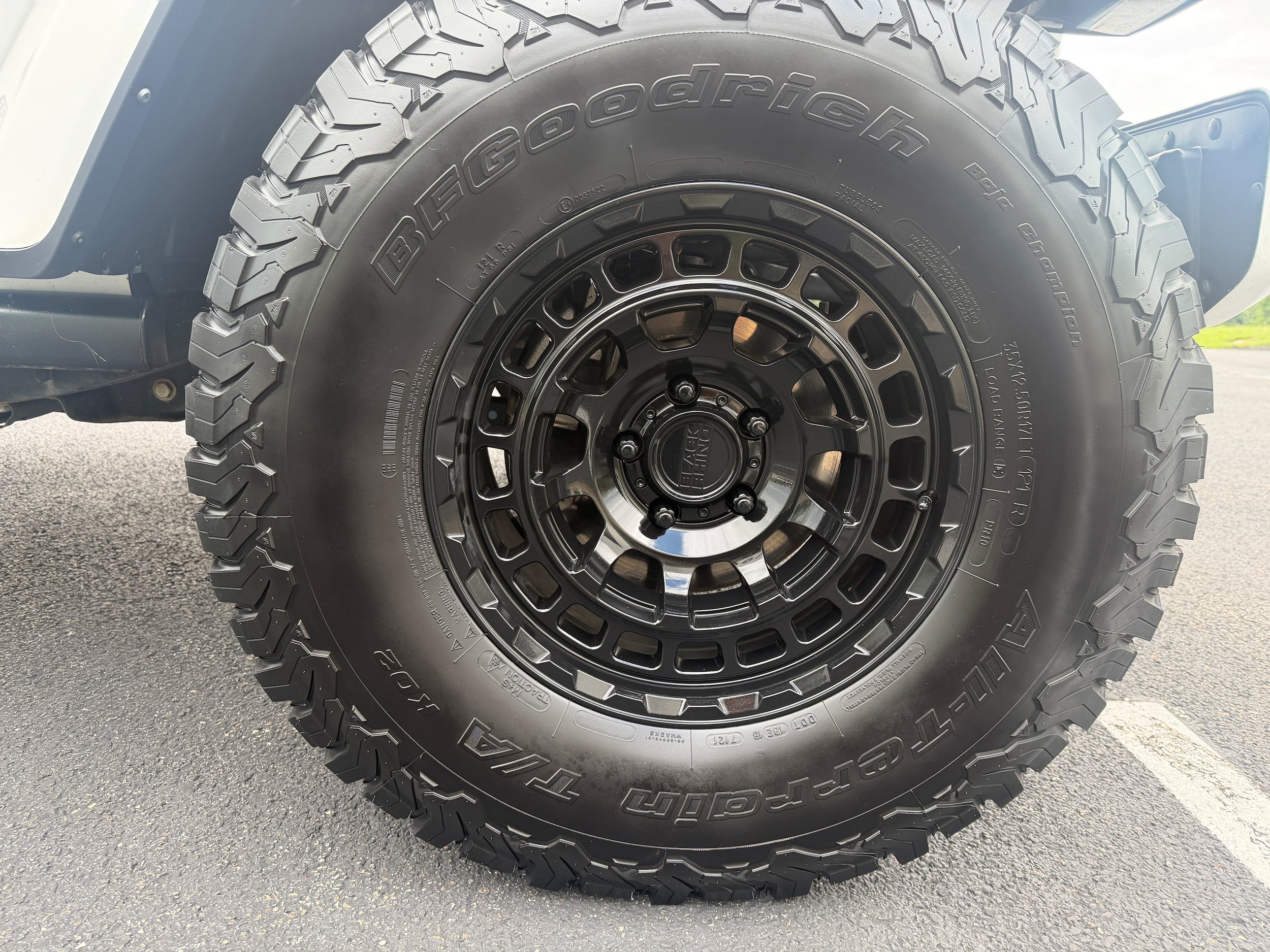 Used 2021 Jeep Wrangler Unlimited Sahara AWD/4WD image 11
