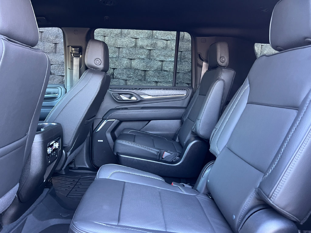 Used 2023 GMC Yukon XL Denali AWD/4WD image 4