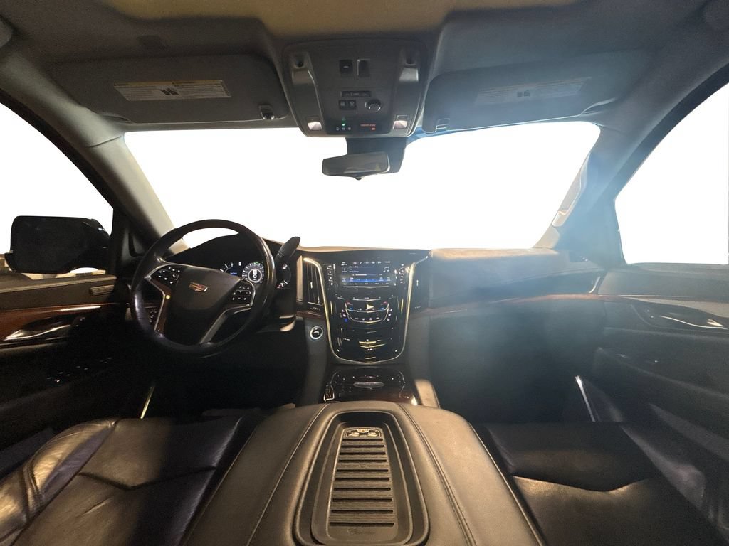 Used 2019 Cadillac Escalade Luxury w/ Escalade Sport Edition AWD/4WD image 22