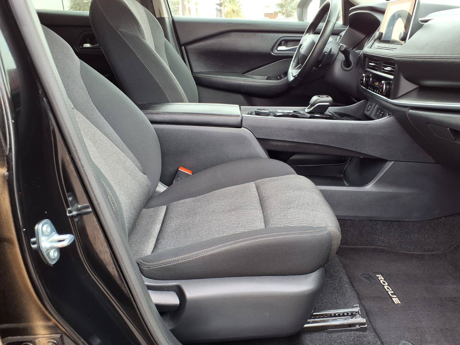 Used 2025 Nissan Rogue SV AWD/4WD image 11
