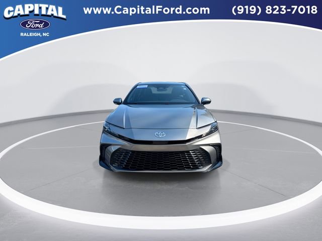 Used 2025 Toyota Camry SE FWD image 3