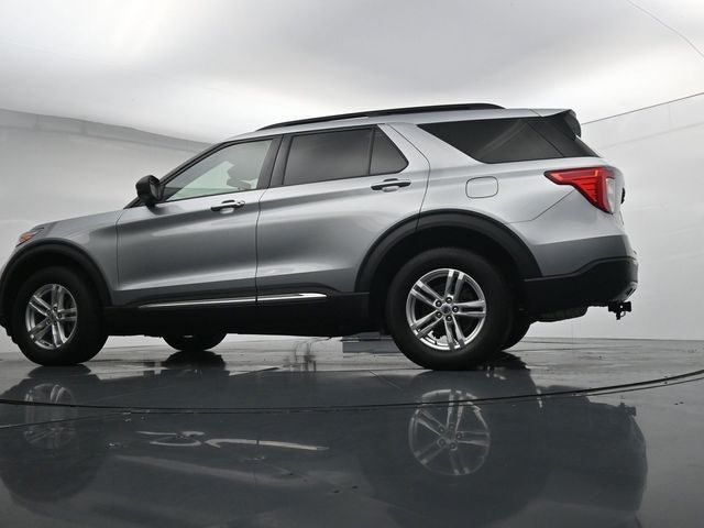 Certified 2022 Ford Explorer XLT w/ Equipment Group 202A AWD/4WD image 40