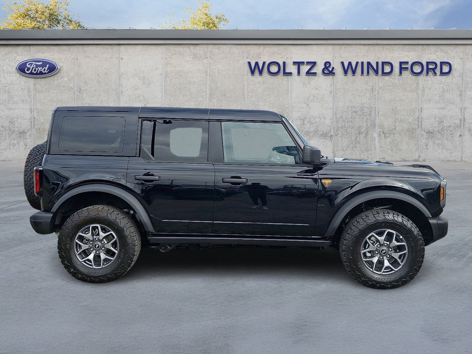 Certified 2025 Ford Bronco Badlands image 2