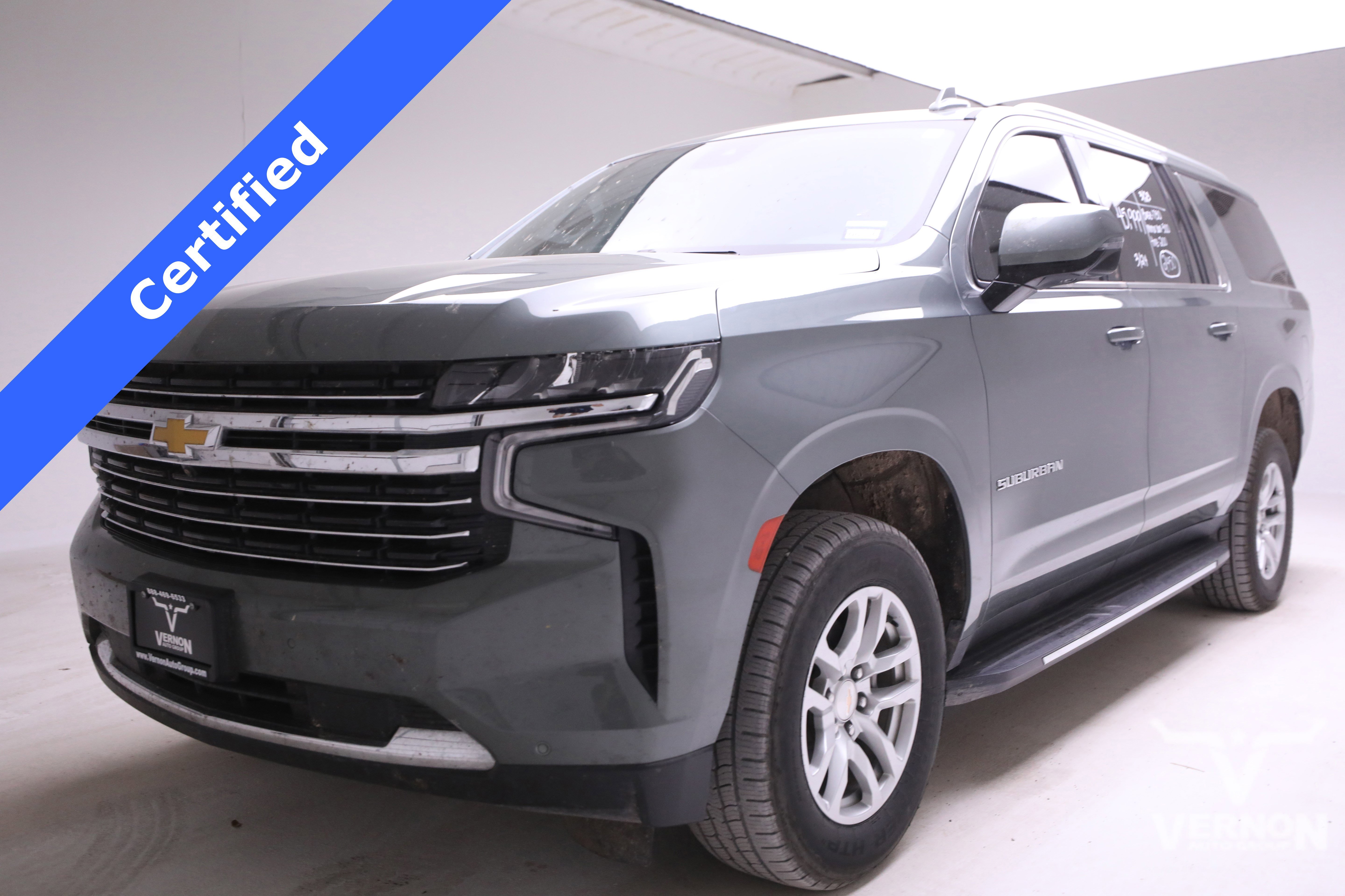 Used 2024 Chevrolet Suburban LT w/ Luxury Package image 1