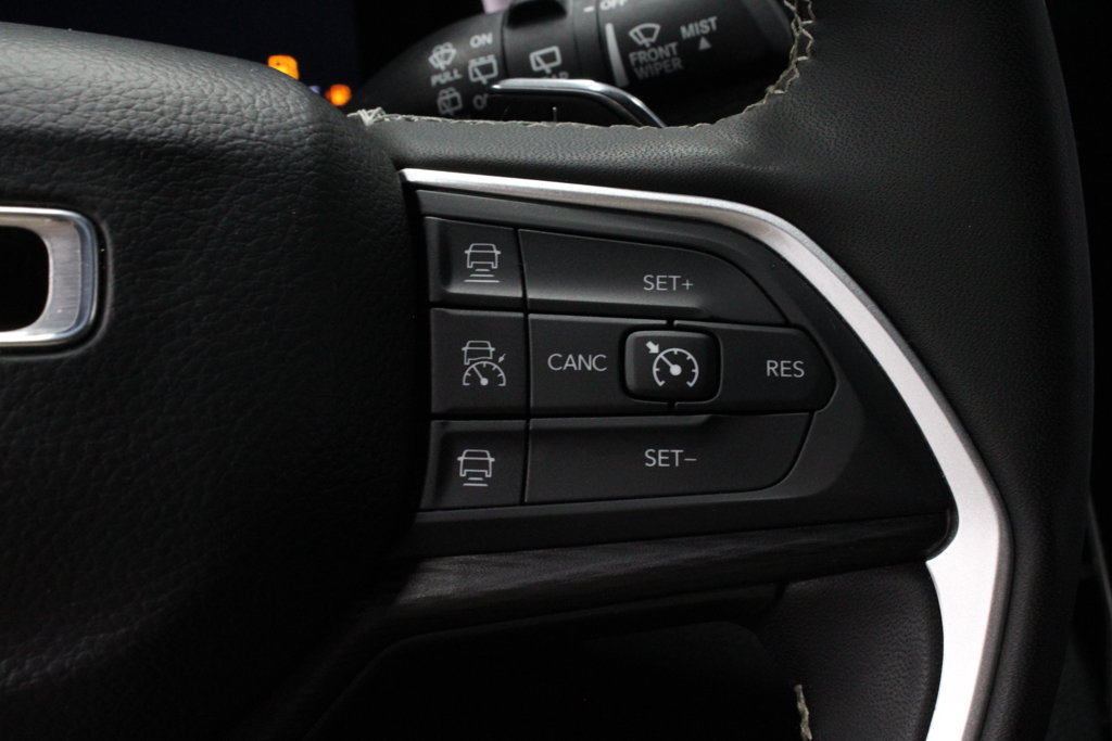 Used 2023 Jeep Grand Cherokee Altitude AWD/4WD image 27