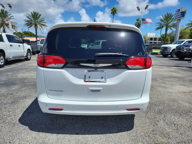 Used 2024 Chrysler Voyager LX FWD image 6