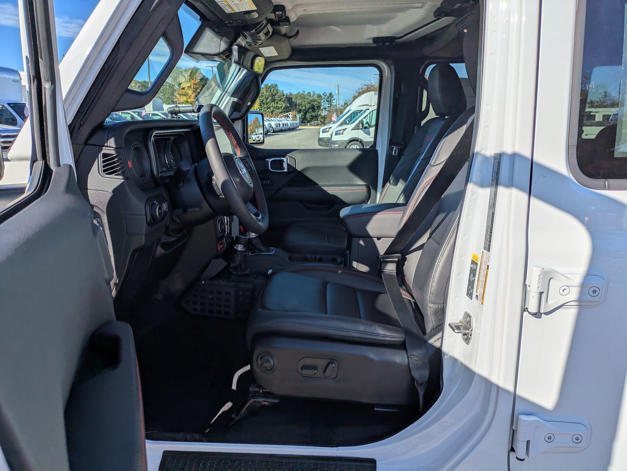 Used 2024 Jeep Wrangler Unlimited Rubicon w/ Capability Package image 13