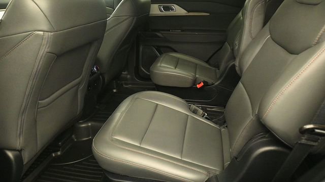 Certified 2025 Ford Explorer Active w/ Active Comfort Package AWD/4WD image 10