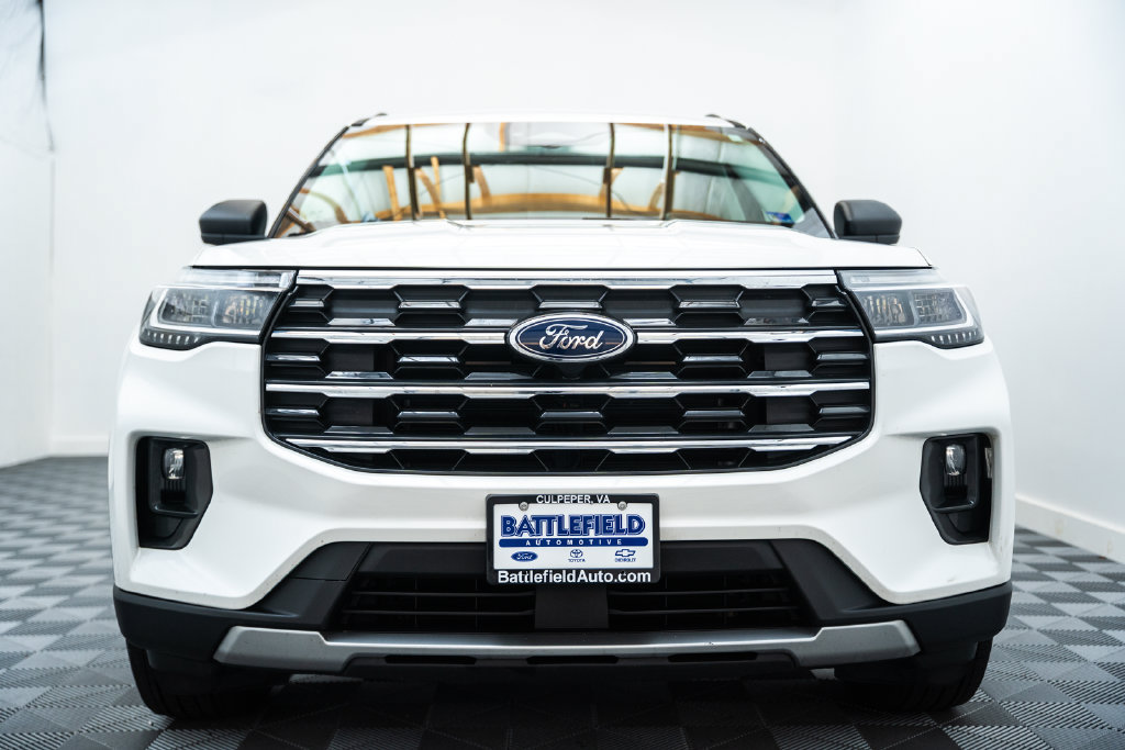 Certified 2025 Ford Explorer Active w/ Active Comfort Package AWD/4WD image 2