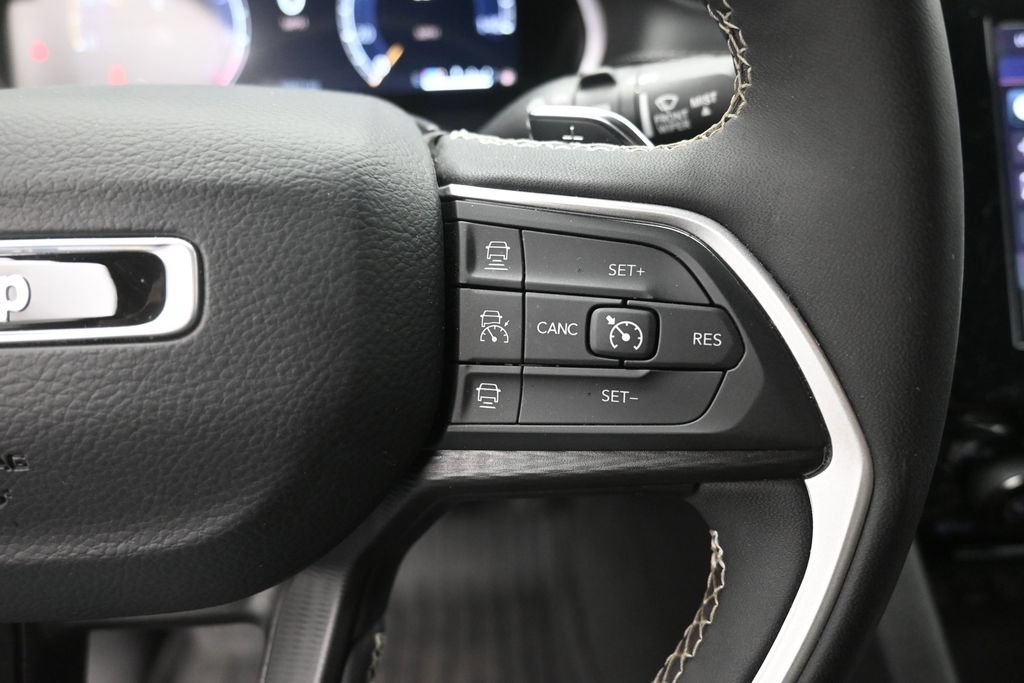 Used 2024 Jeep Grand Cherokee L Altitude RWD image 7