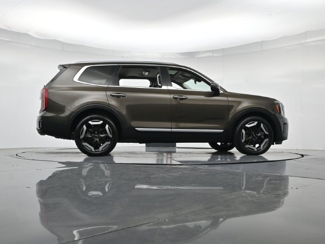 Used 2025 Kia Telluride S FWD image 35