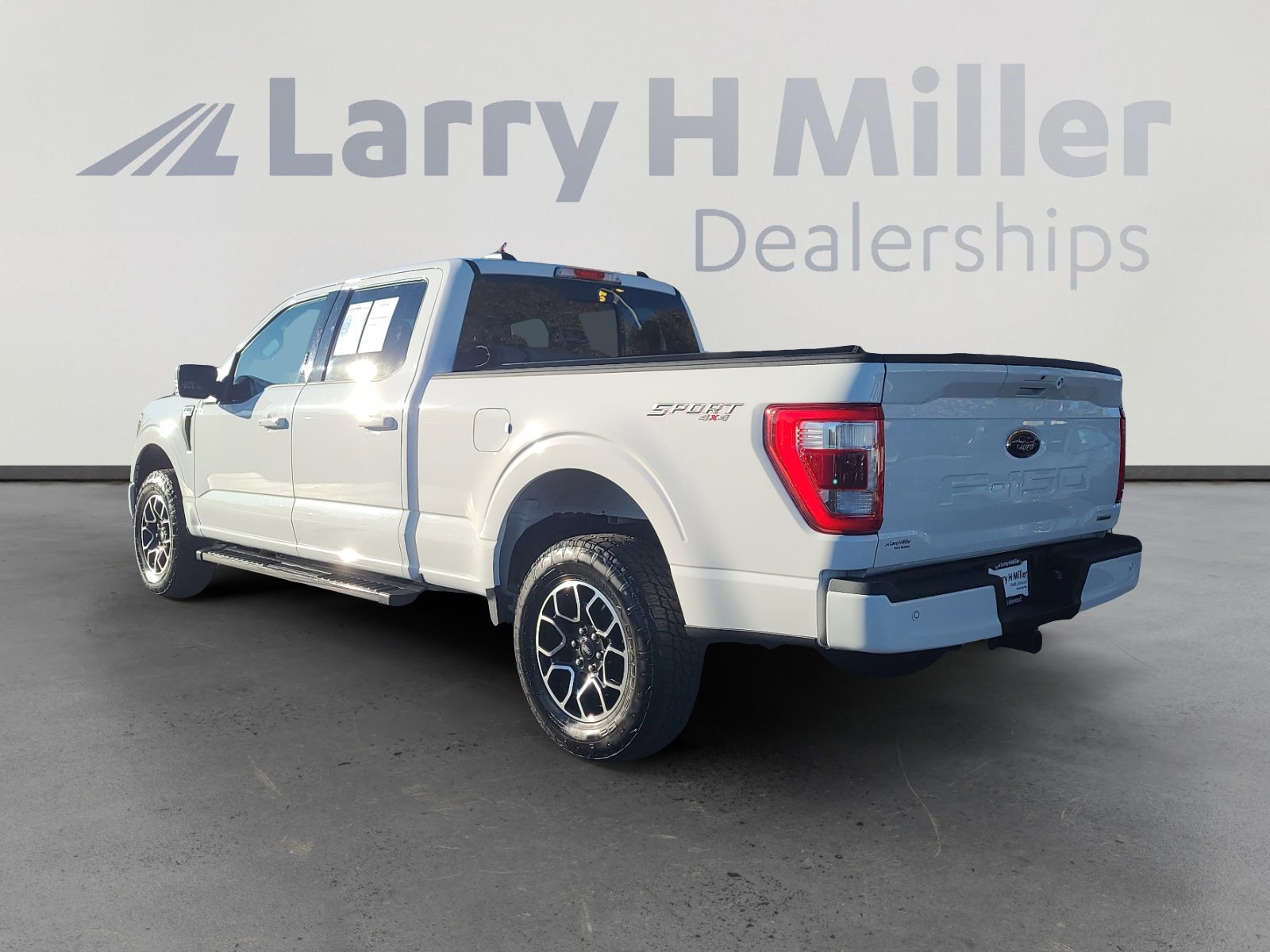 Certified 2022 Ford F150 Lariat w/ Equipment Group 502A High image 3