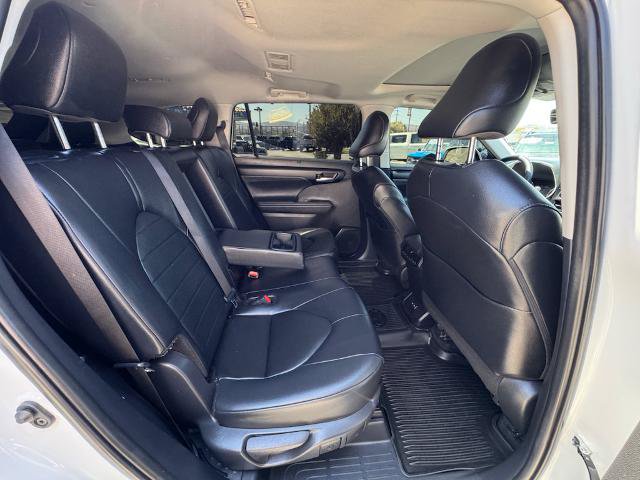 Used 2025 Toyota Highlander XLE FWD image 23