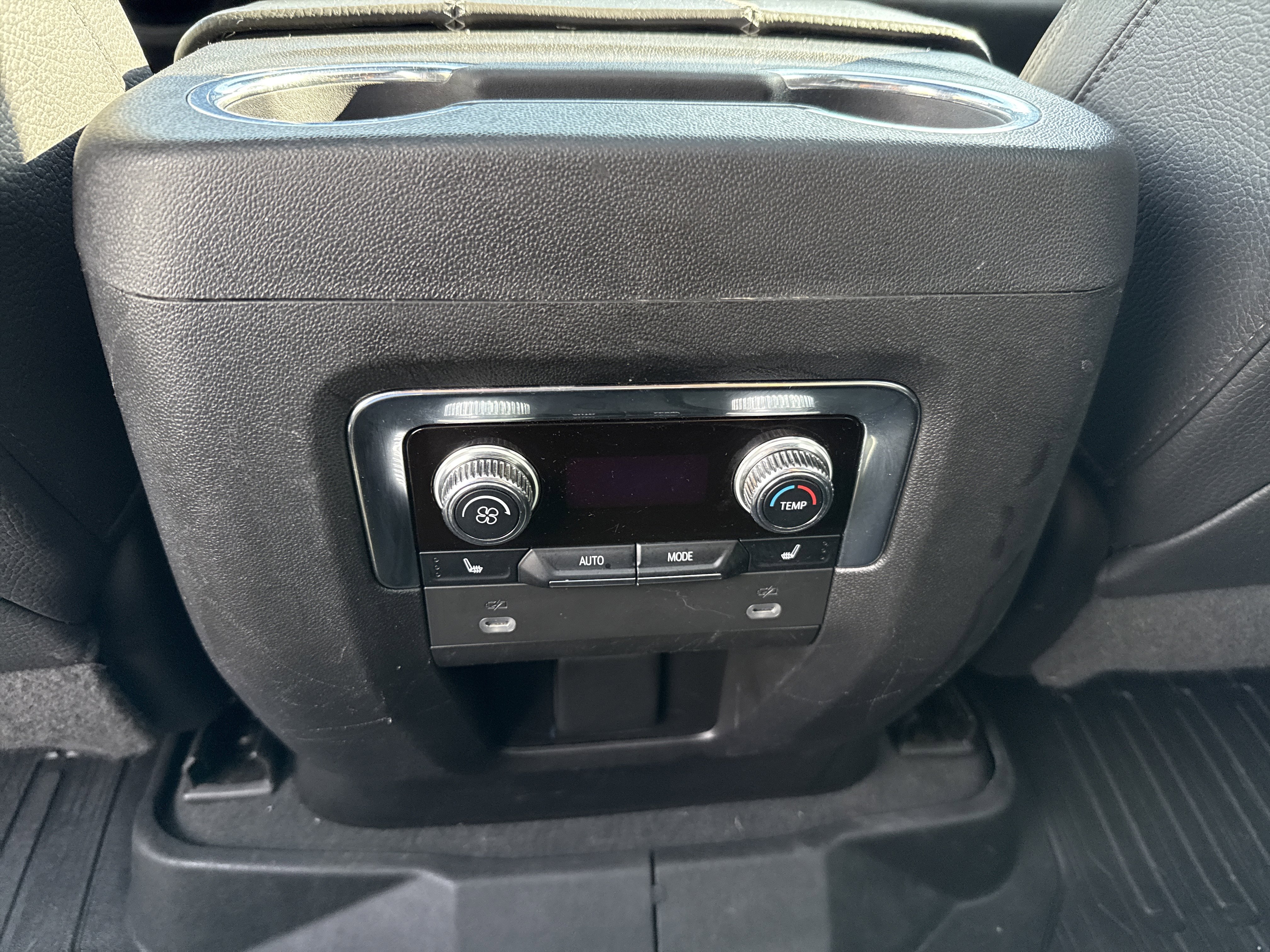 Used 2023 GMC Yukon XL Denali AWD/4WD image 24