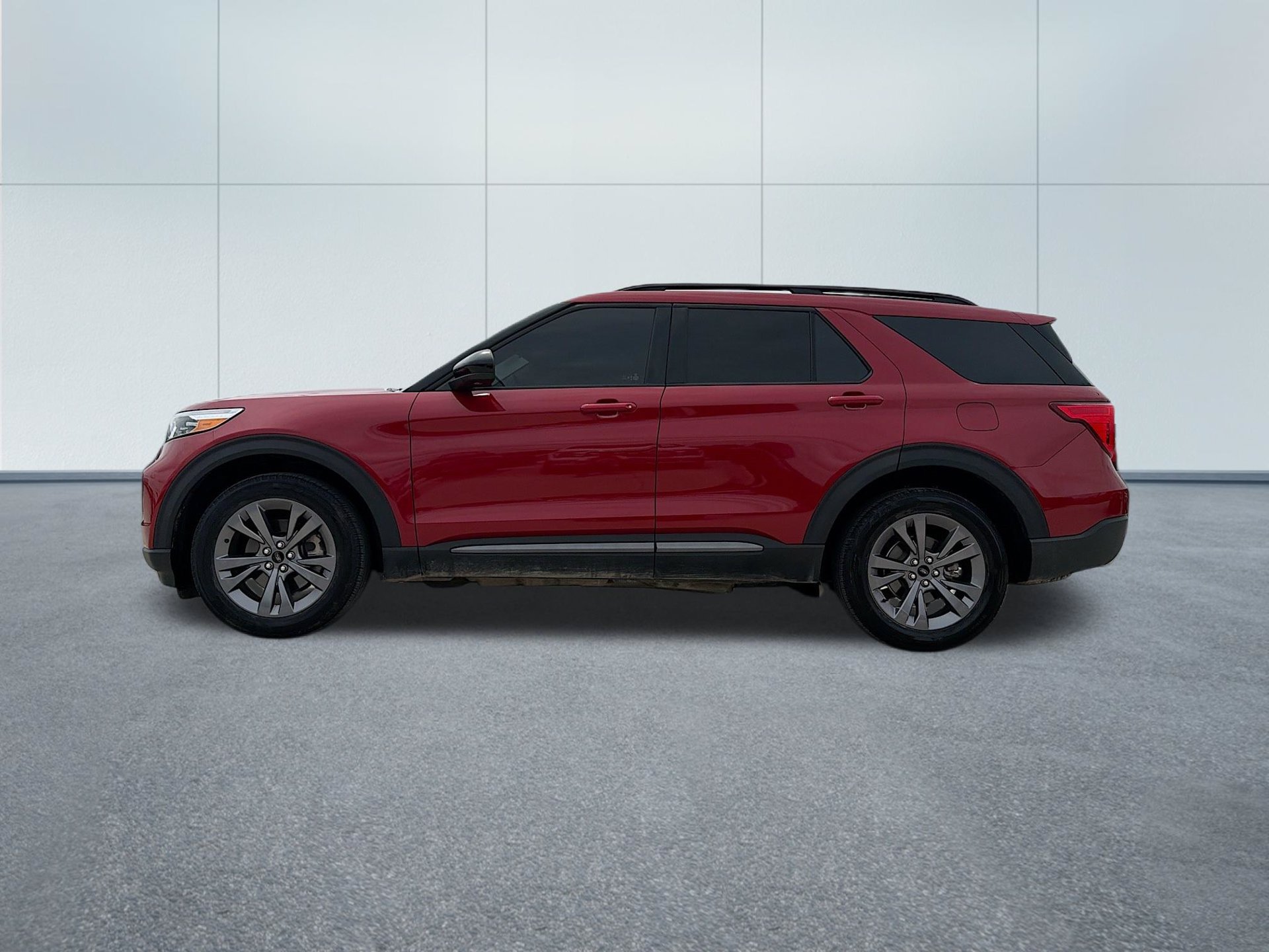 Certified 2022 Ford Explorer XLT w/ Equipment Group 202A AWD/4WD image 10