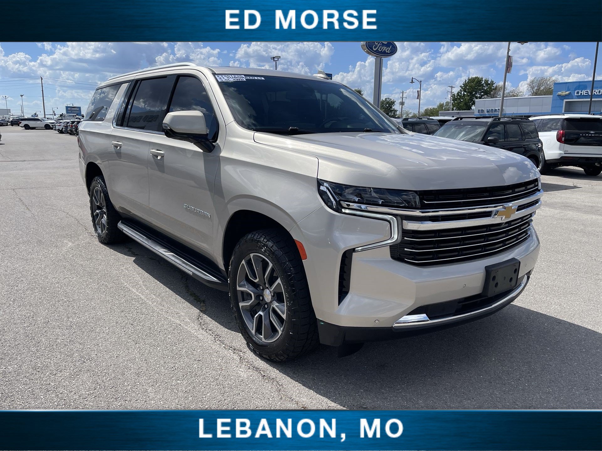 Used 2021 Chevrolet Suburban LT w/ LT Signature Plus Package AWD/4WD image 2