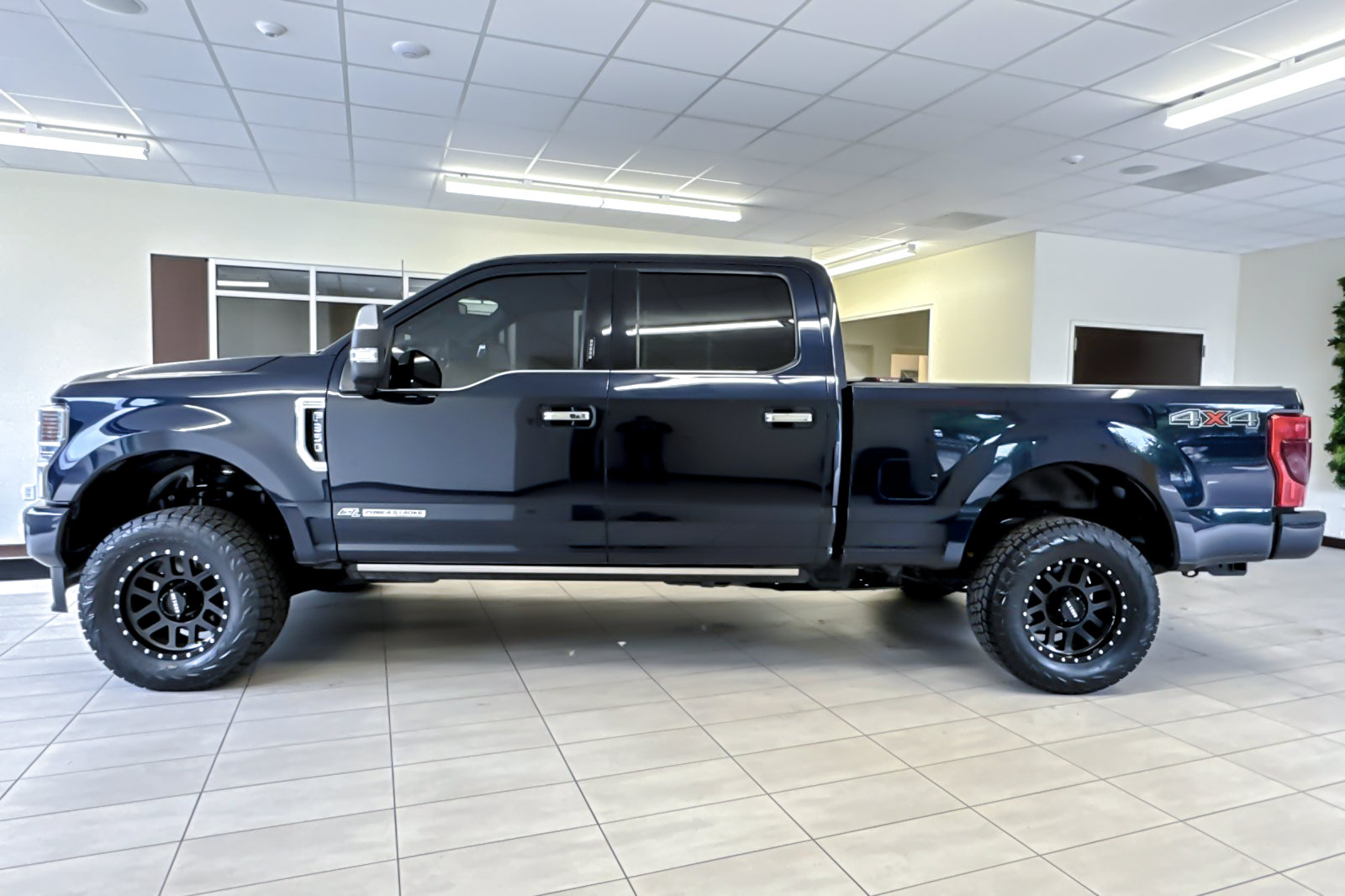 Certified 2022 Ford F350 Platinum AWD/4WD image 7