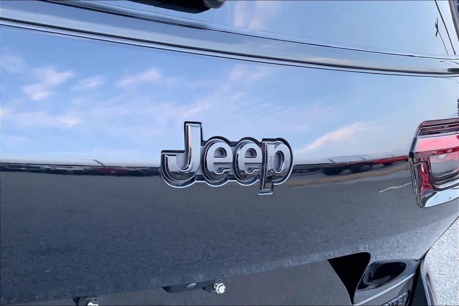 Used 2024 Jeep Grand Cherokee L Limited w/ Black Appearance Package RWD image 30