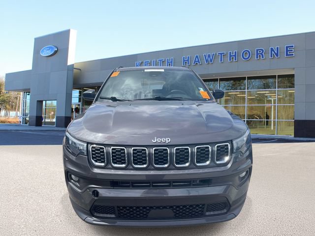 Used 2024 Jeep Compass Latitude AWD/4WD image 3