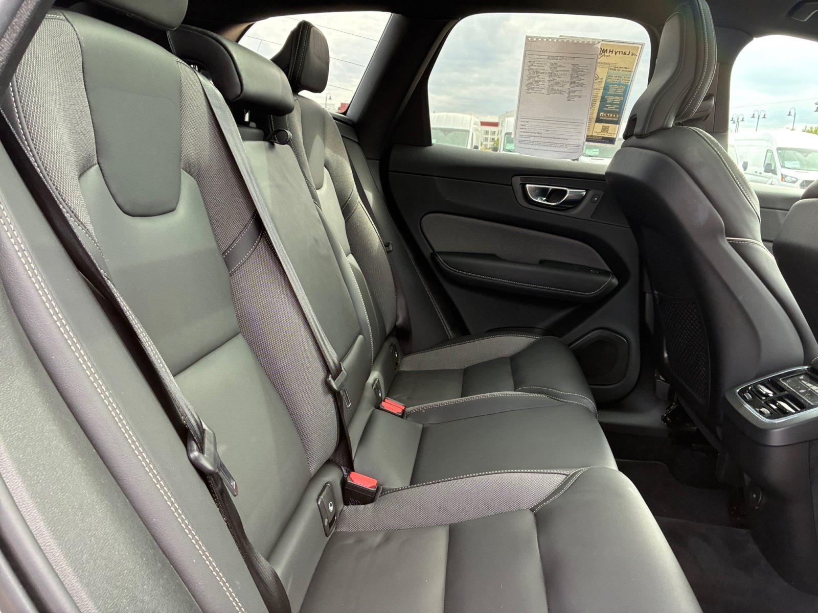 Used 2022 Volvo XC60 B5 R-Design w/ Advanced Package AWD/4WD image 18