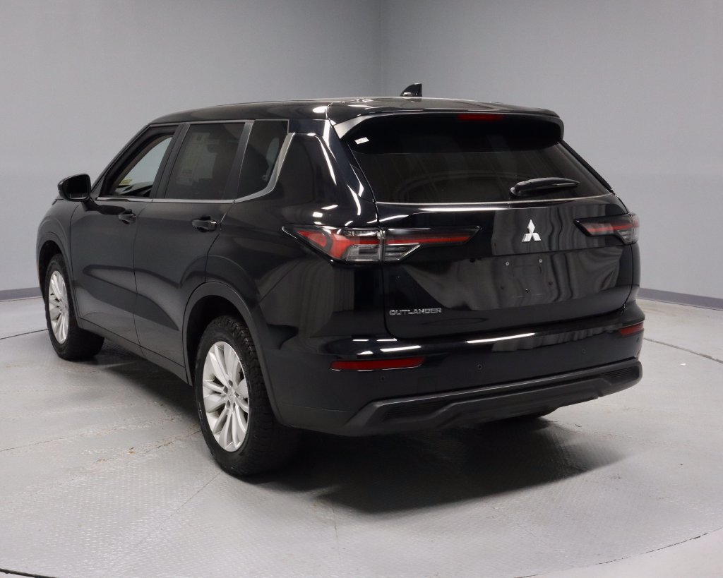 Used 2025 Mitsubishi Outlander ES AWD/4WD image 8