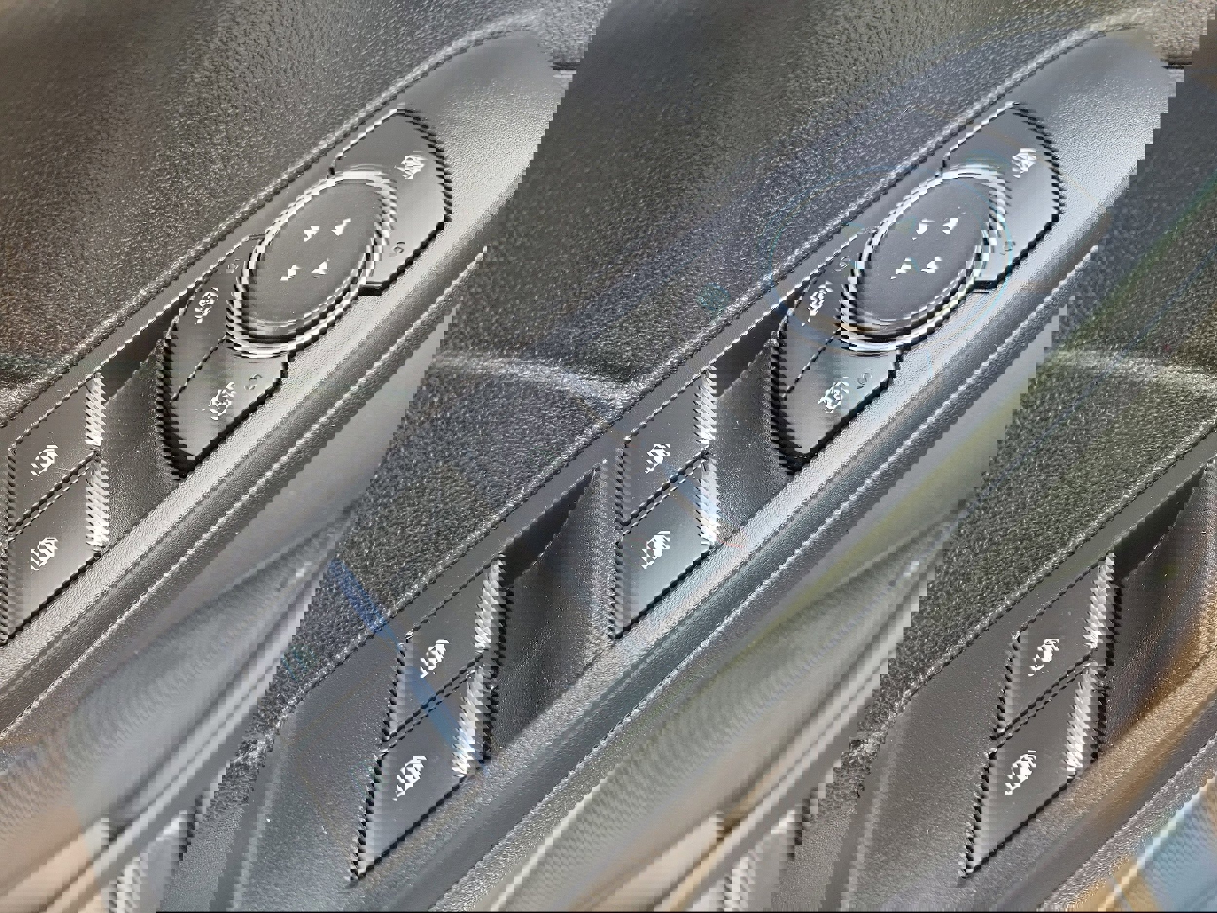 Certified 2022 Ford Escape SE w/ Cold Weather Package image 18