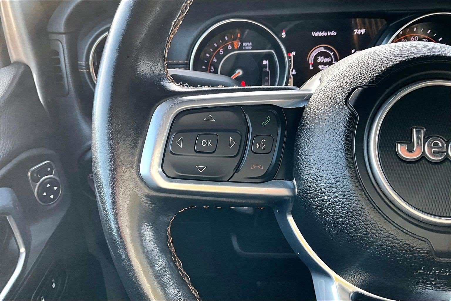 Used 2021 Jeep Gladiator Overland AWD/4WD image 11