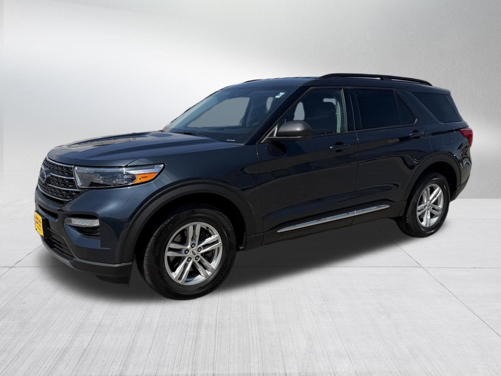 Certified 2023 Ford Explorer XLT w/ Equipment Group 202A AWD/4WD image 3