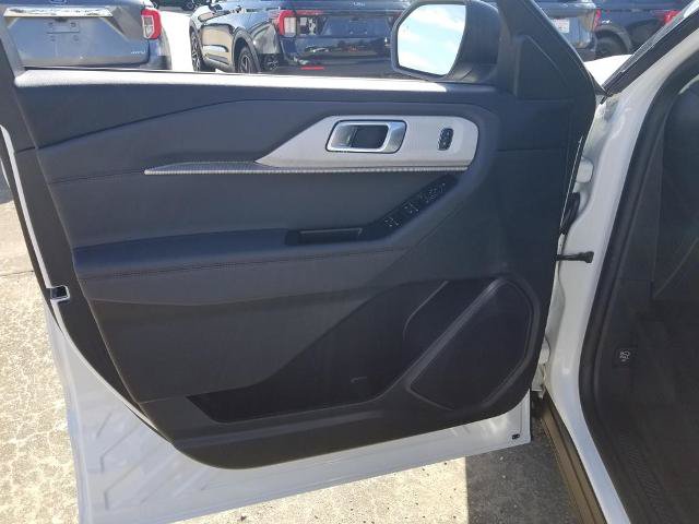Certified 2025 Ford Explorer Active w/ Active Comfort Package AWD/4WD image 12