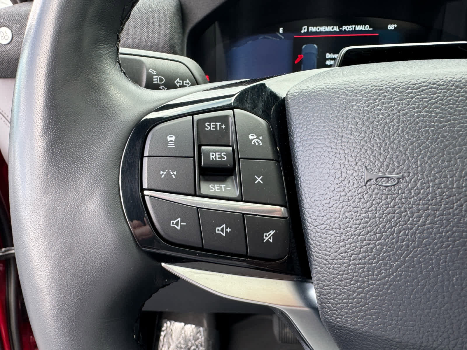 Certified 2025 Ford Explorer Platinum w/ Ultimate Package AWD/4WD image 33