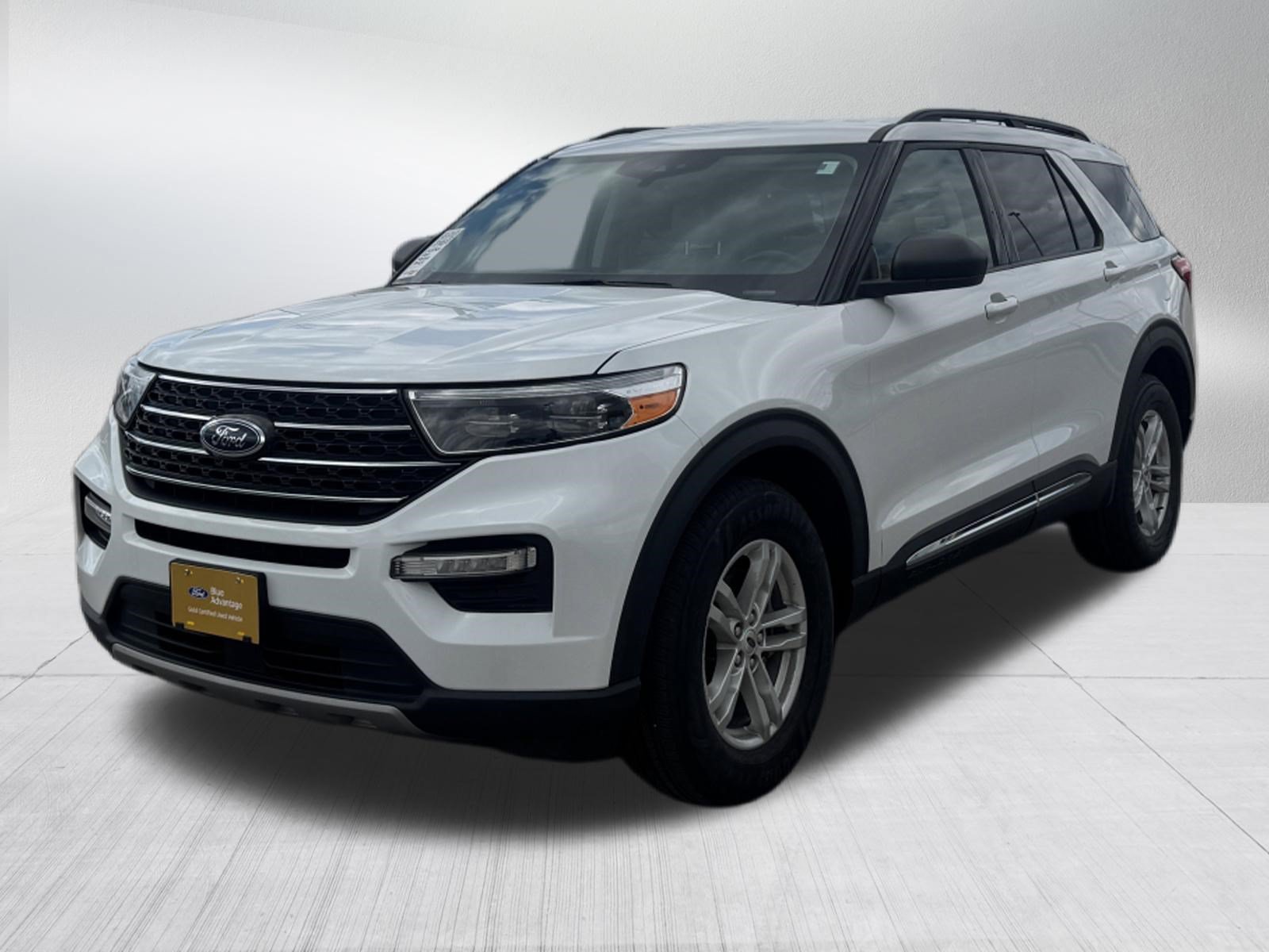 Certified 2023 Ford Explorer XLT w/ Equipment Group 202A AWD/4WD image 3