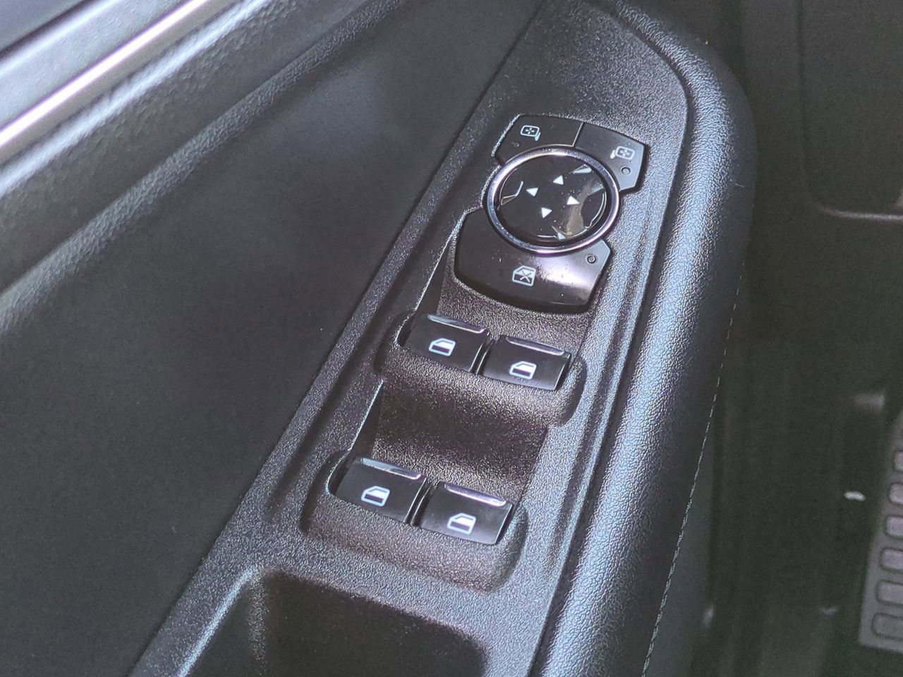 Certified 2023 Ford Edge SEL image 23