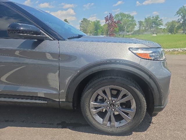 Certified 2022 Ford Explorer XLT w/ Equipment Group 202A RWD image 4