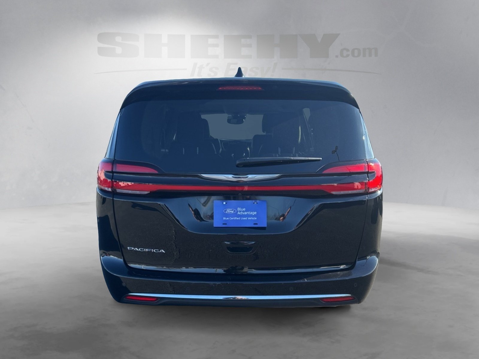 Used 2024 Chrysler Pacifica Touring-L image 13