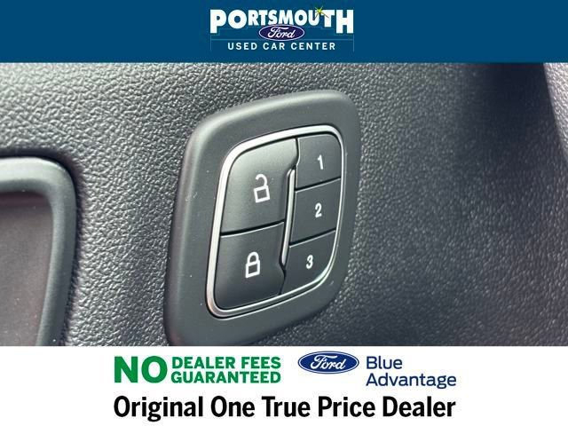 Certified 2022 Ford Escape SEL w/ SEL Stealth AWD Package image 31
