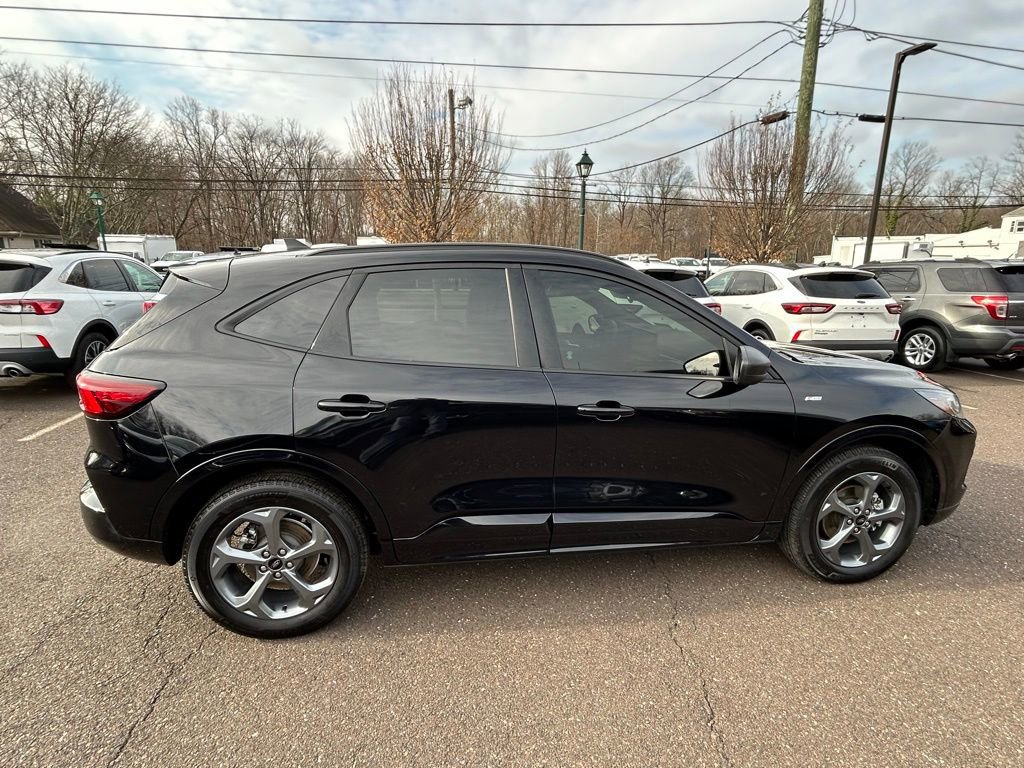 Certified 2023 Ford Escape ST-Line image 2