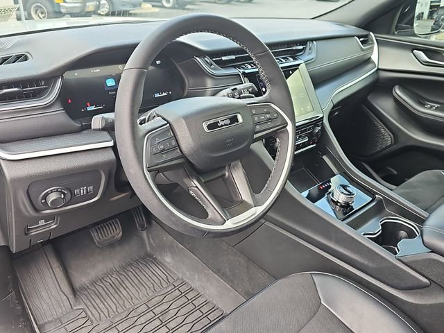 Used 2024 Jeep Grand Cherokee L Altitude AWD/4WD image 18