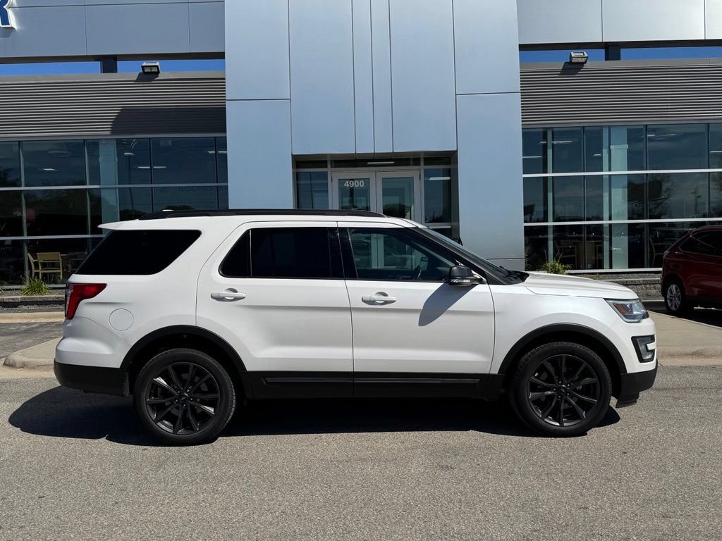 Certified 2017 Ford Explorer XLT w/ Equipment Group 202A AWD/4WD image 35